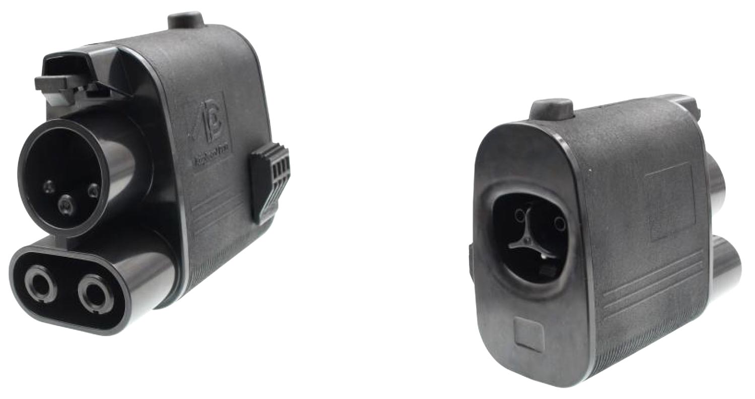 NACS充電アダプタ（NACS to CCS1 adapter）