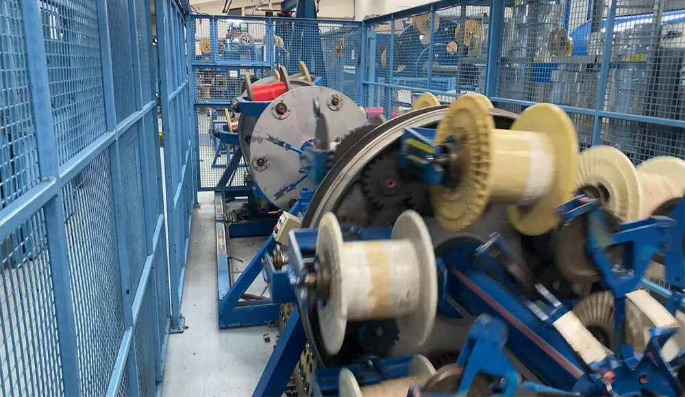 ケーブル撚り機